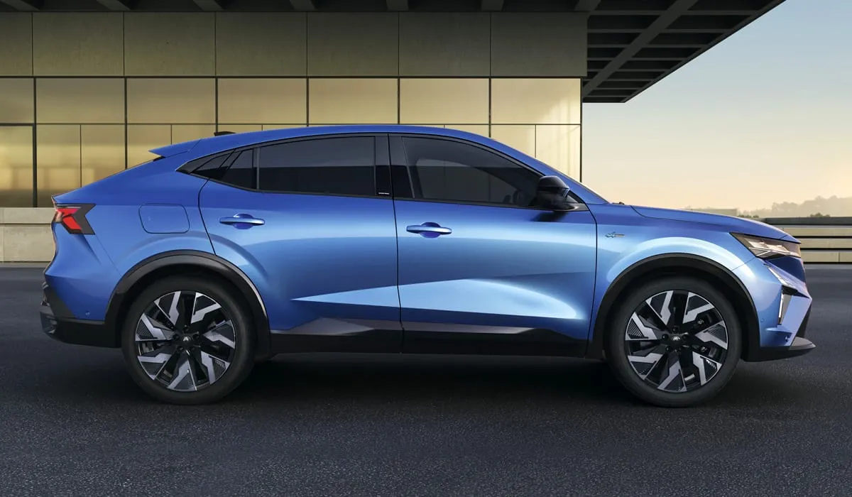 Pristatytas kupė krosoveris „Renault Rafale”