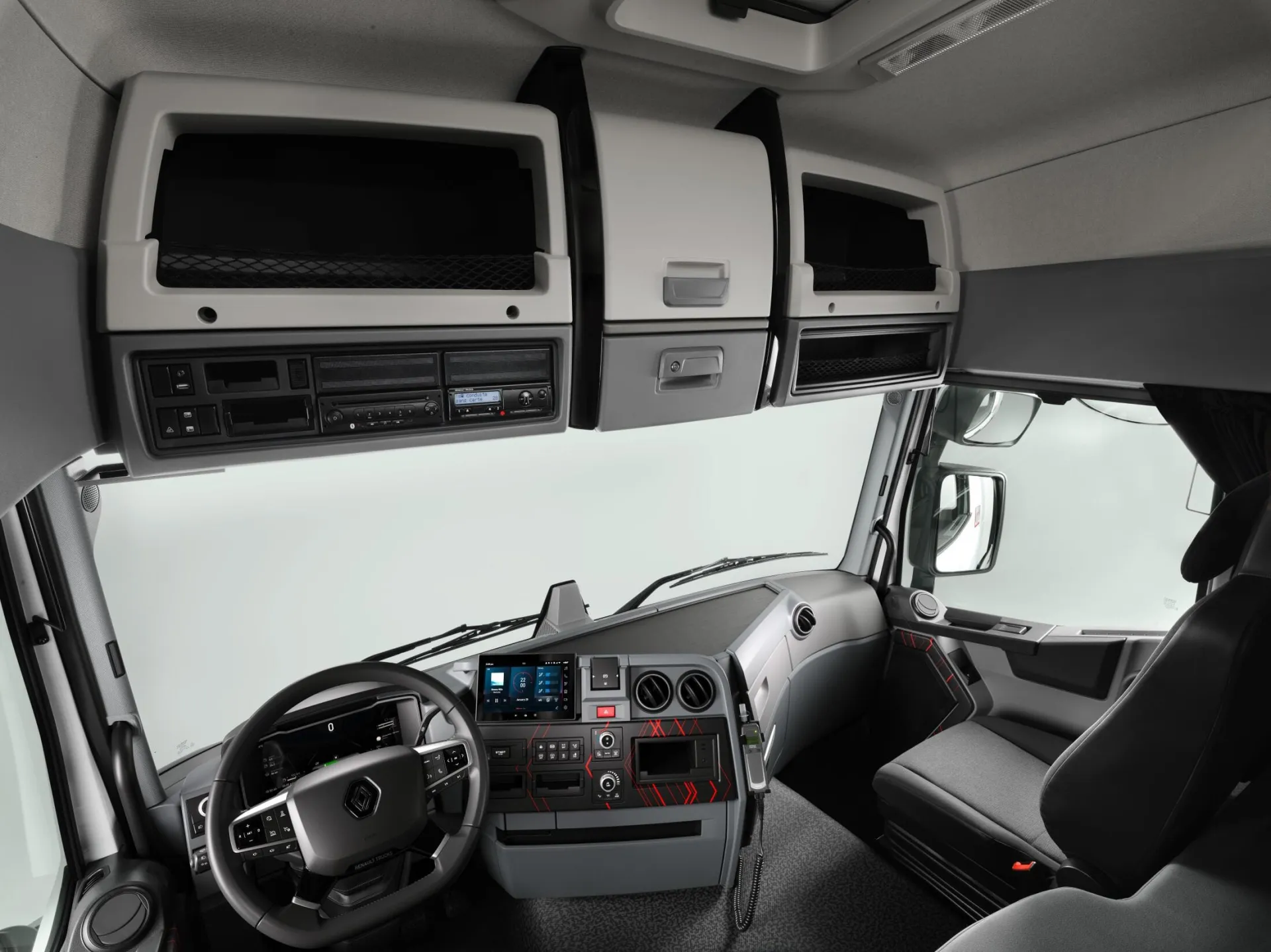 „Renault Trucks“ T, C ir K sunkvežimiuose – saugumo bei komforto atnaujinimai