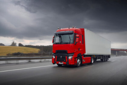 „Renault Trucks“ T, C ir K sunkvežimiuose – saugumo bei komforto atnaujinimai