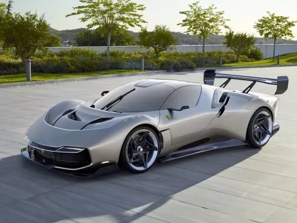 "Ferrari KC23": unikalus treko superautomobilis su kvėpuojančiu kėbulu