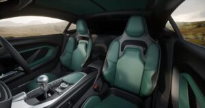 Riboto tiražo "Aston Martin Valour" su V12 varikliu ir automatine pavarų dėže