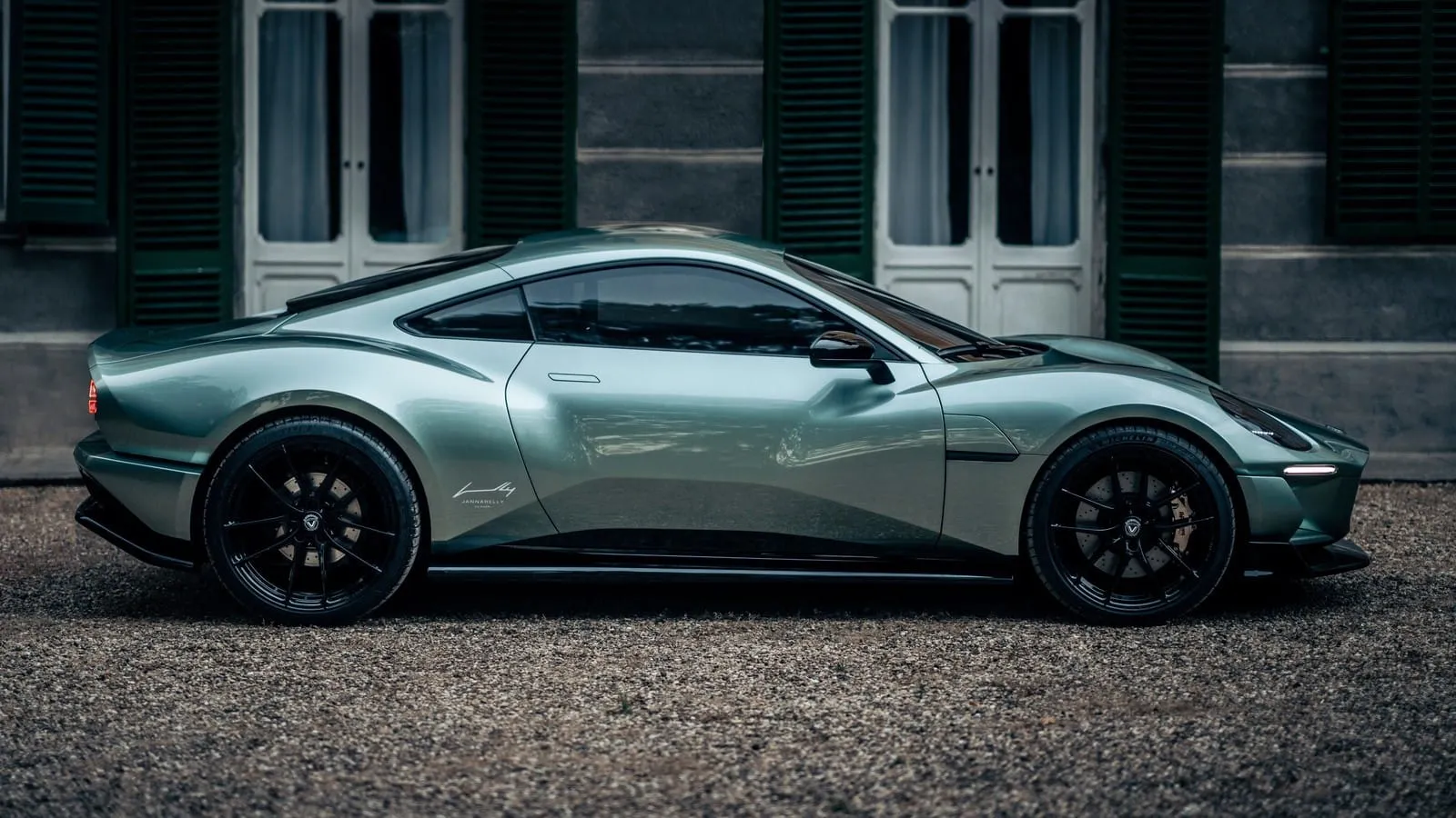 „Caterham Project V”: lengvas ir stilingas trivietis sportinis automobilis kasdieniam gyvenimui