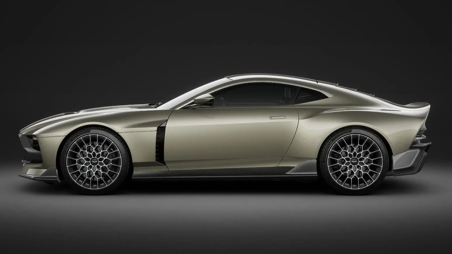Riboto tiražo „Aston Martin Valour” su V12 varikliu ir automatine pavarų dėže