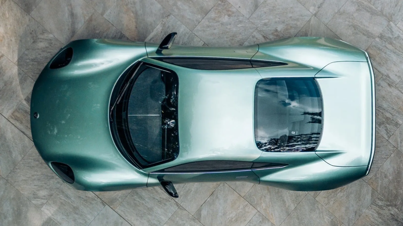 „Caterham Project V”: lengvas ir stilingas trivietis sportinis automobilis kasdieniam gyvenimui