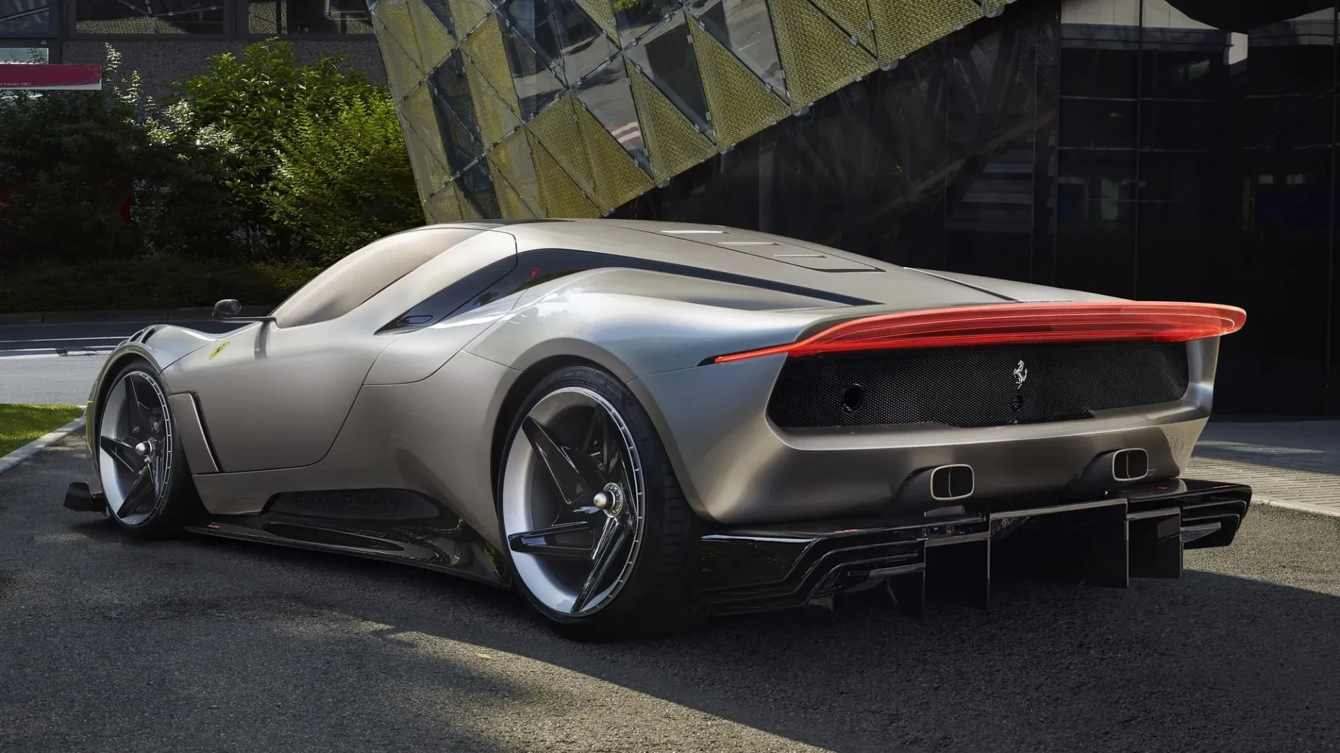 „Ferrari KC23”: unikalus treko superautomobilis su kvėpuojančiu kėbulu