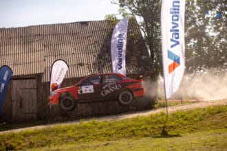 Dirbtiniai „CBet Rally Rokiškis“ tramplinai – dar labiau ūgtelėjo: supilta trylika sunkvežimių žvyro