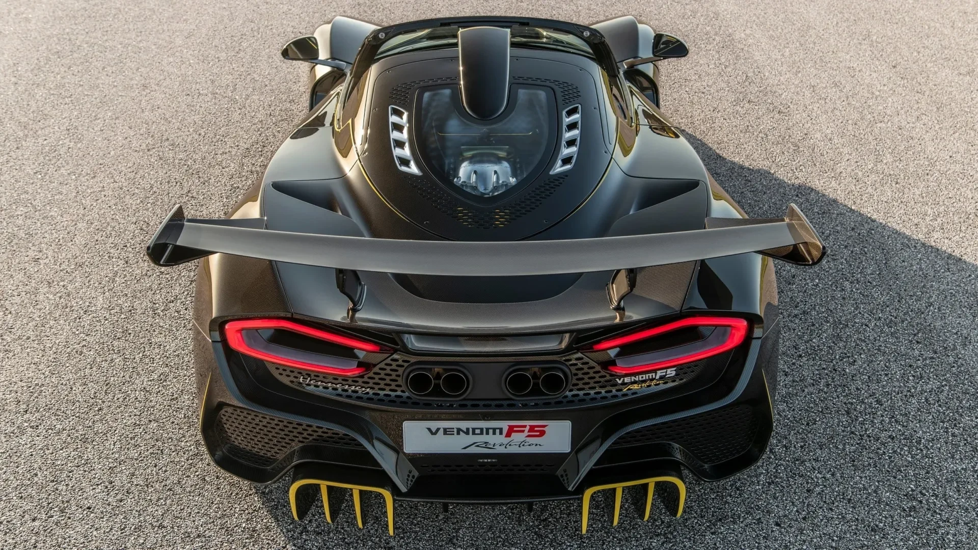 „Hennessey Venom F5 Revolution Roadster”: apnuogintas anglies pluoštas ir patobulintas valdymas