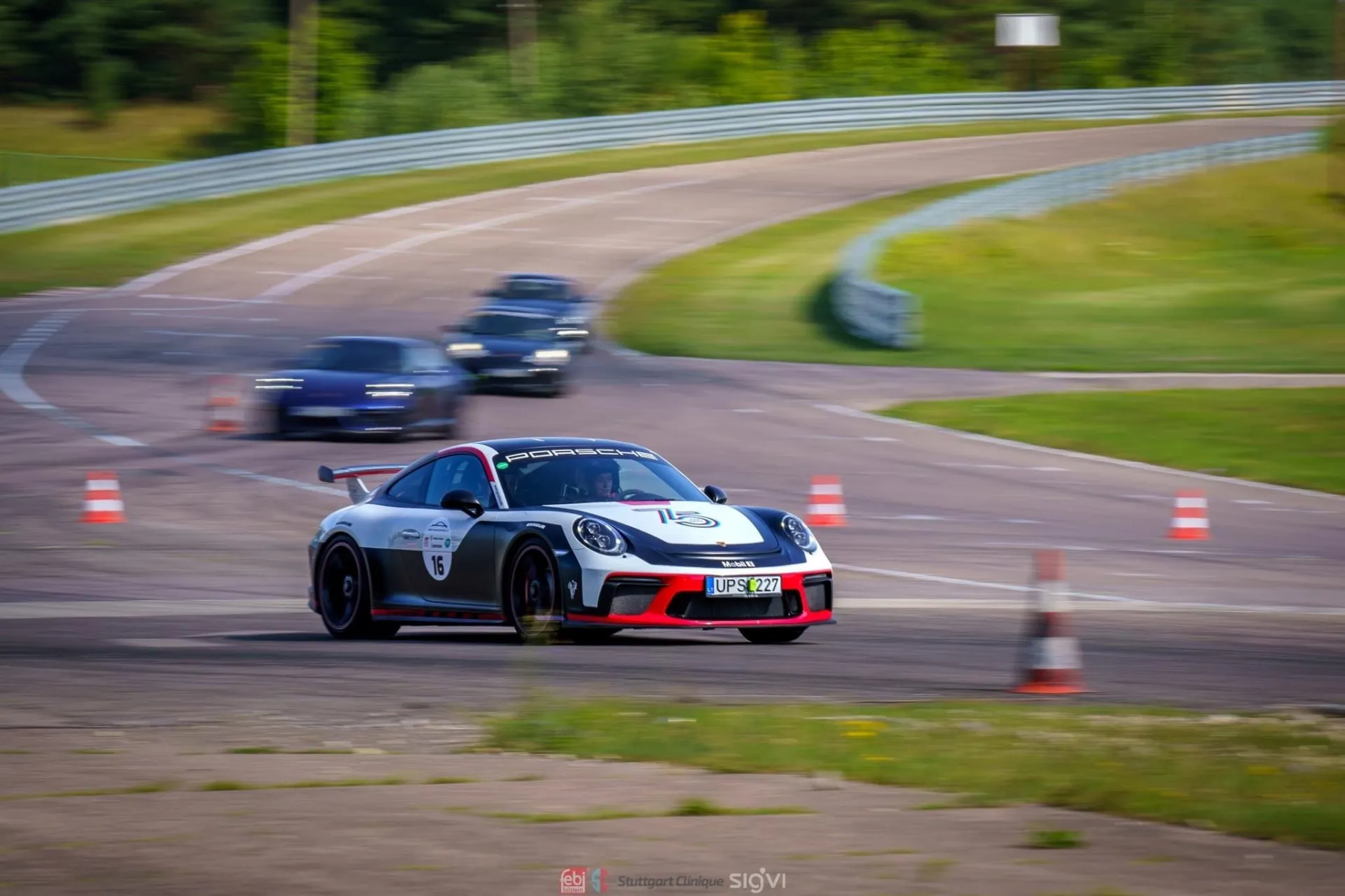 Sportinių automobilių entuziastų šventė: įsitikino, kad neužtenka turėti galingiausią automobilį