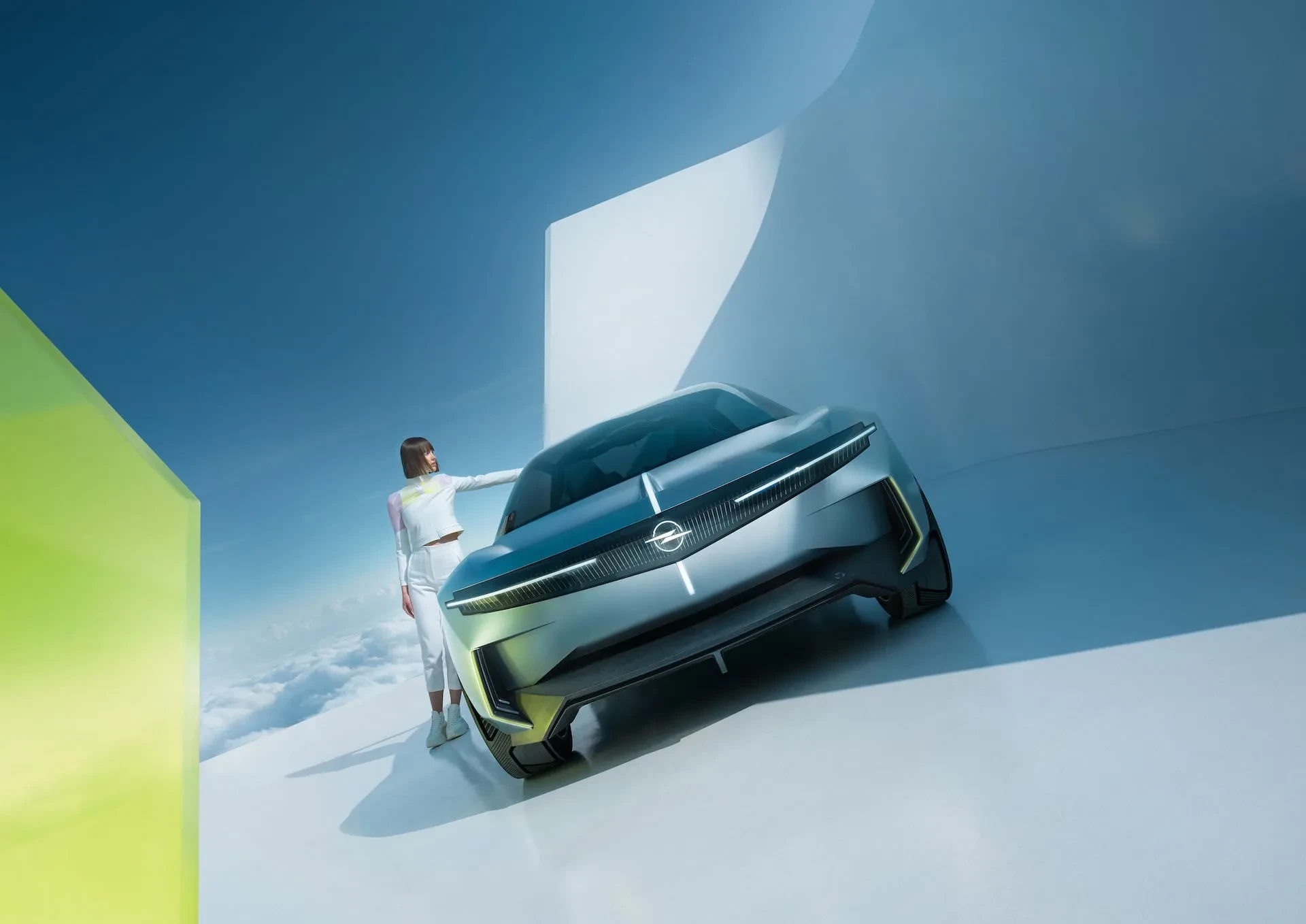 „Opel“ pristato ateitį savaip su nauju eksperimentiniu koncepciniu modeliu