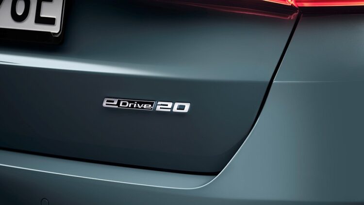 "Biudžetinis" BMW iX1 eDrive20 elektrinis krosoveris pasirodė esąs brangesnis už "Tesla Model Y