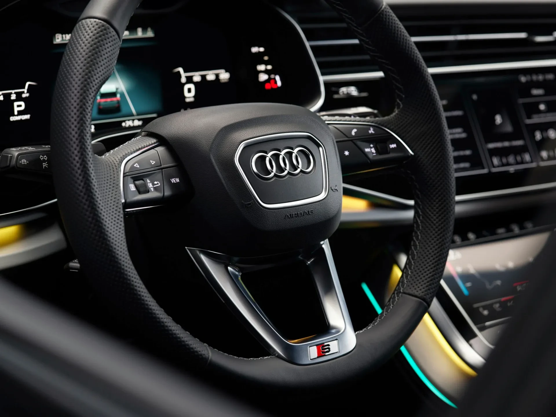 Cockpit, Colour: Sakhir gold metallic „Audi“ pristatė atnaujintą Q8 visureigį: išraiškingas dizainas ir nauja žibintų technologija