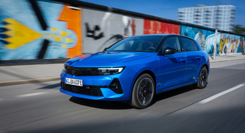 Lietuvoje debiutuoja elektrinė „Opel Astra“ versija – paskelbta pirmųjų modelių kaina