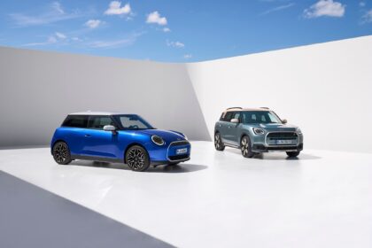 „Mini“ pristatė naujos kartos „Cooper“ ir „Countryman“ elektromobilius