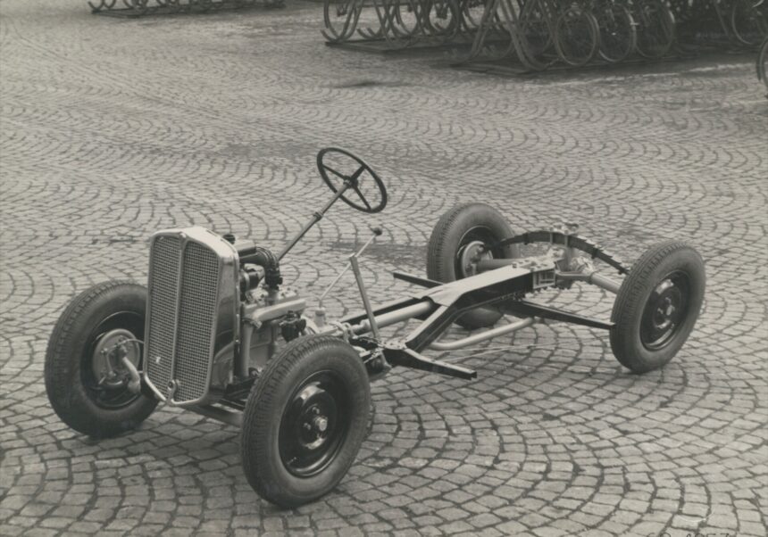 Ar žinojote: „Škoda“ koziriui prieš krizę – 90 metų