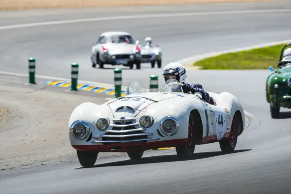 Sugrįžimas į trasą: „Škoda Sport“ varžėsi „Le Mans Classic“ lenktynėse