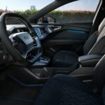 "Audi" atnaujina "Q4 e-tron" krosoverį: dirbtinis variklio garsas ir daugiau galios