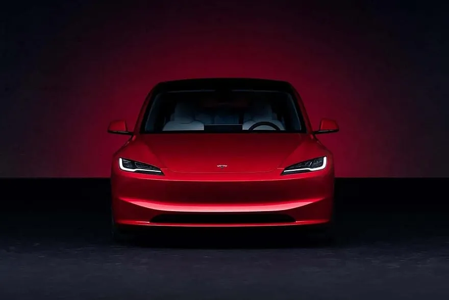 Atnaujintas „Tesla Model 3” važiuos tyliau ir toliau