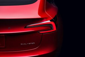 Atnaujintas "Tesla Model 3" važiuos tyliau ir toliau