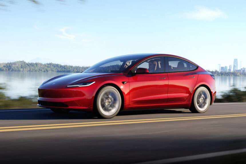 Atnaujintas "Tesla Model 3" važiuos tyliau ir toliau