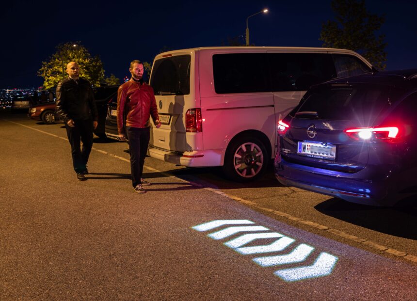 Mažiau skaudžių eismo įvykių: „Continental“ šviesų projekcijos didina saugumą keliuose