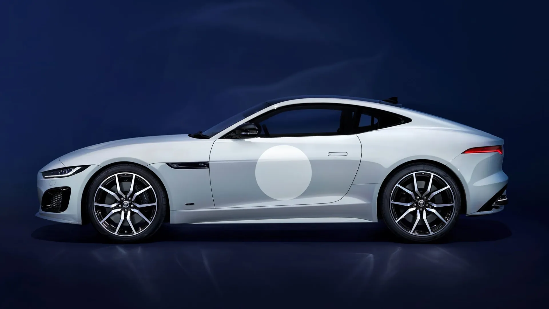 „Jaguar F-Type ZP Edition”-paskutinis britų markės benzininiu varikliu varomas sportinis automobilis