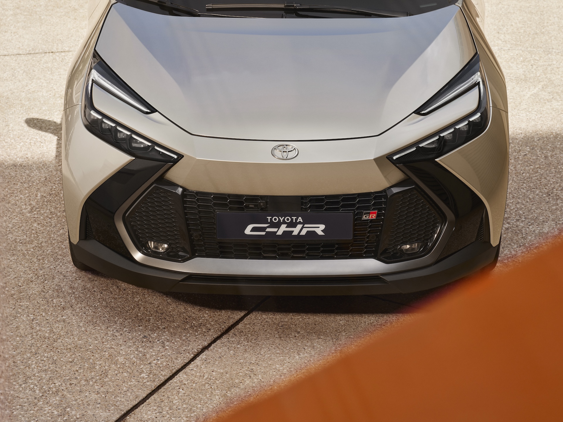 Skelbiama ribota galimybė iš anksto rezervuoti naująjį „Toyota C-HR“