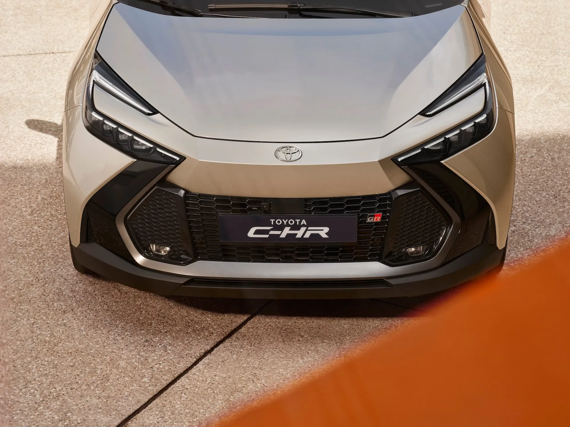 Skelbiama ribota galimybė iš anksto rezervuoti naująjį „Toyota C-HR“
