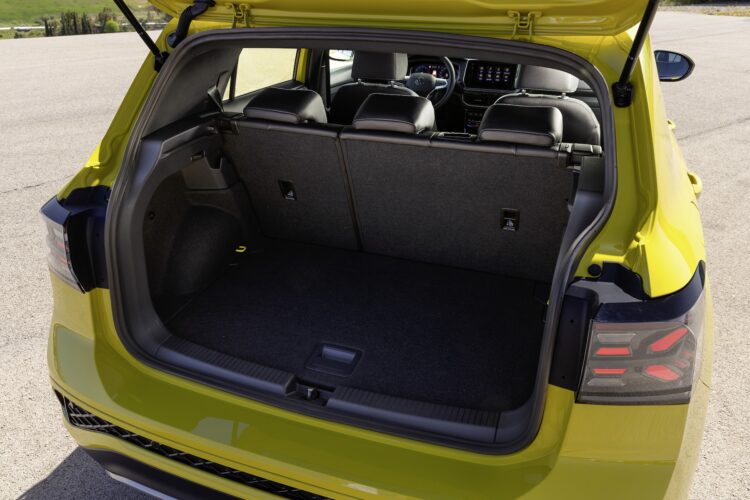 Atnaujintas „Volkswagen T-Cross“: gausesnė bazinė įranga ir naujos komforto technologijos