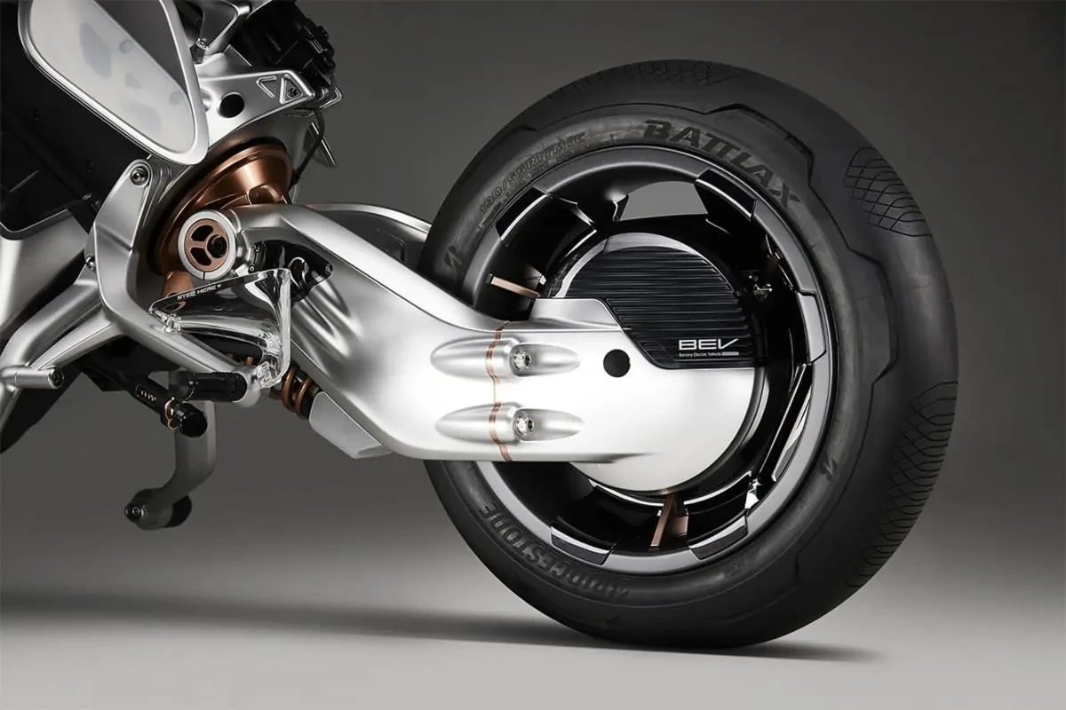 Yamaha Japan Mobility Show demonstruos savaime balansuojantį Motoroid2