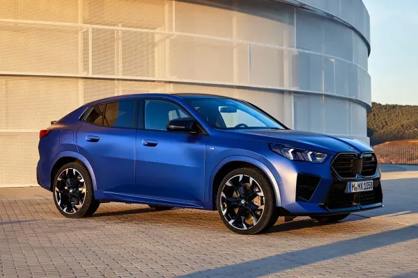 BMW naująjį X2 pavertė cross kupė, pristatė ir iX2