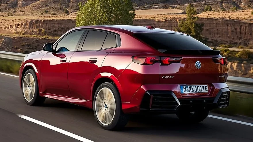 BMW naująjį X2 pavertė cross kupė, pristatė ir iX2
