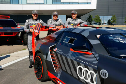 „Audi Sport“ elektros pavaros progresas sužavėjo automobilių sporto legendas