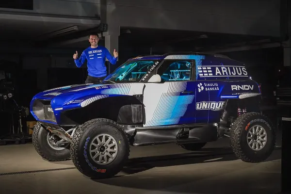 V. Žala paskelbė susitarimą su „X-raid“ gamykline komanda, Dakare pilotuos „Mažylį+“