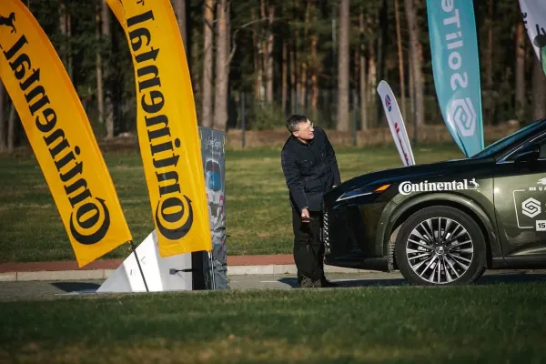 Prasidėjusioje „Metų automobilio“ bandymų stovykloje darbo ėmėsi mokslininkai