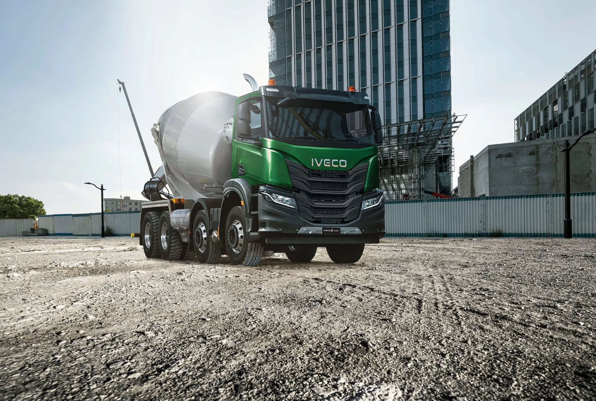 „Iveco“ pristatė naujos kartos „S-Way“ ir elektrinę vilkiko versiją