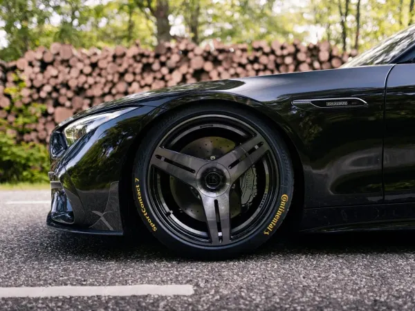 Eseno automobilių parodoje „Continental“ su „Brabus“ pristato išskirtinius modelius
