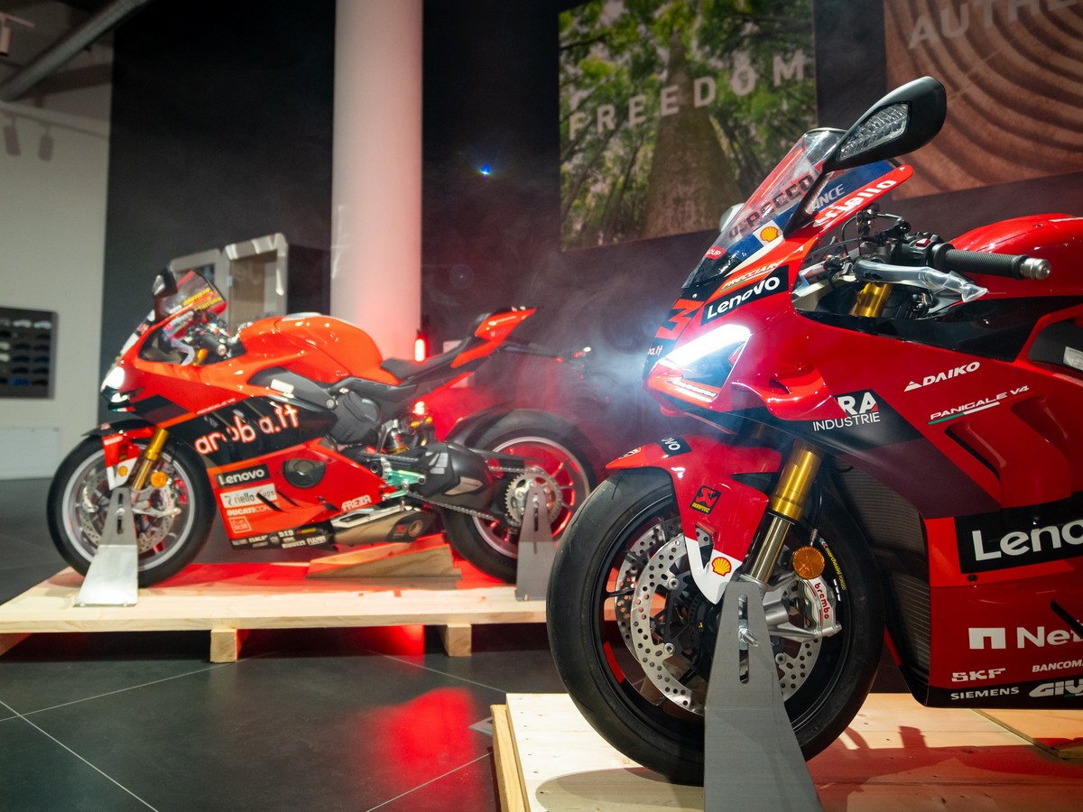 Į Lietuvą atvyko „MotoGP“ ir SBK pasaulio čempionų „Ducati“ replikos