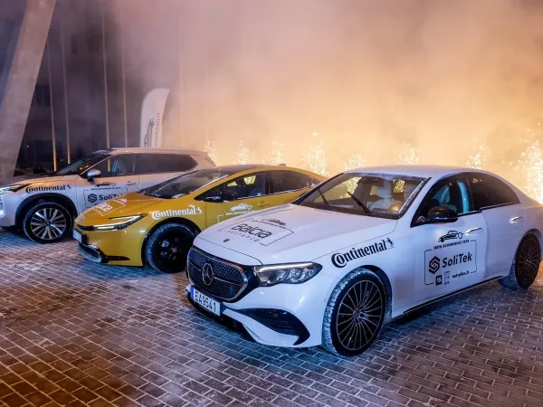 Paaiškino, kodėl „Metų automobiliais“ išrinkti „Nissan“, „Toyota“ ir „Mercedes-Benz“