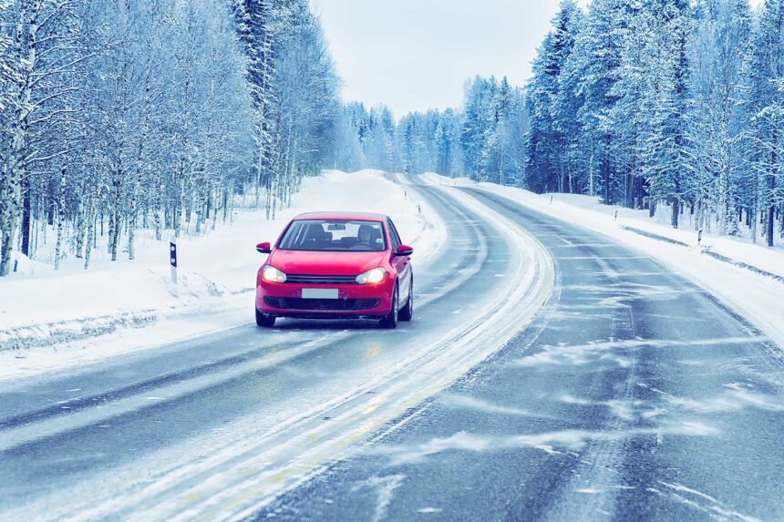 Per šventes – kelyje: ką būtina turėti automobilyje žiemą?