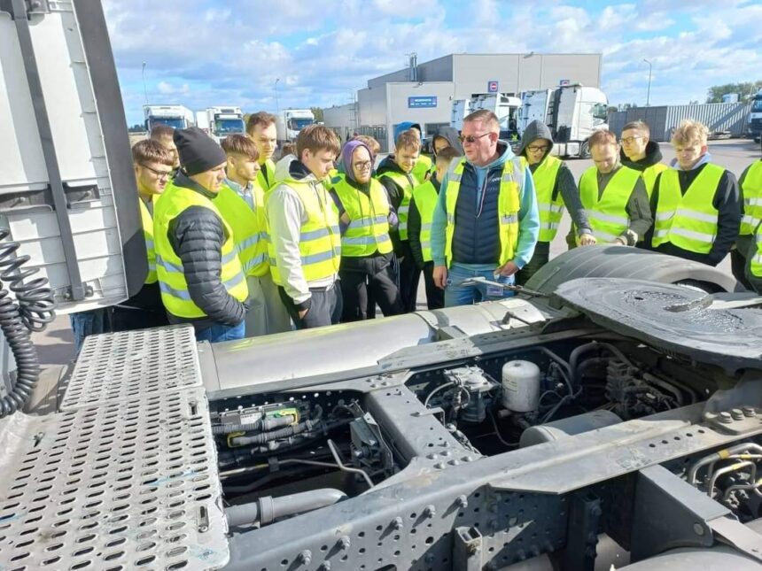Lietuvoje kritiškai trūksta sunkvežimių mechanikų: mokymo įstaigose – pasenusi literatūra ir priemonių trūkumas