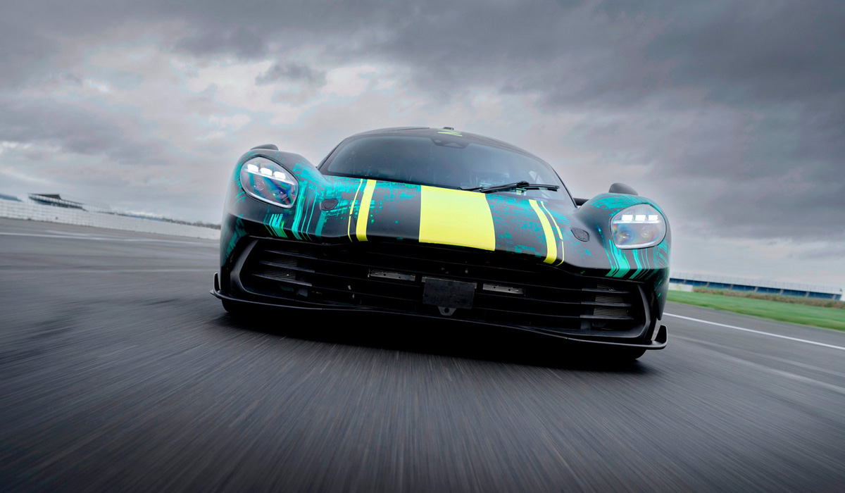 Išbandytas priešserijinis "Aston Martin Valhalla"