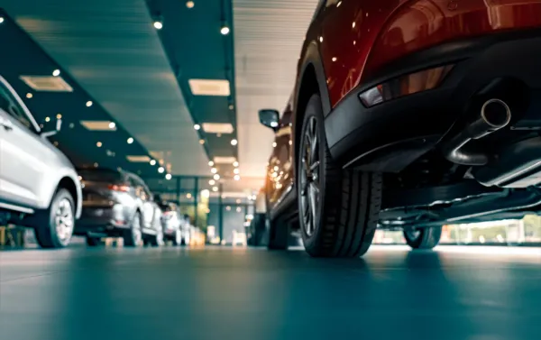 Elektromobilių rinka auga, bet ryškaus proveržio trūksta: kas padėtų aplenkti įprastus automobilius?