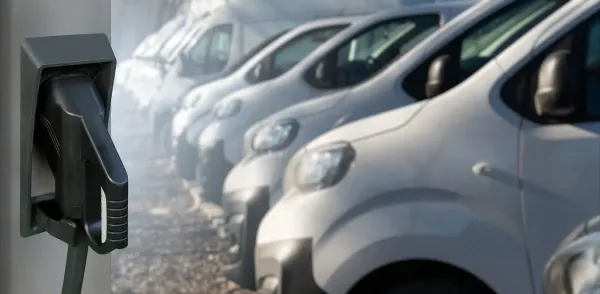Naujos kartos elektriniai furgonai kerta langą platesniems maršrutams