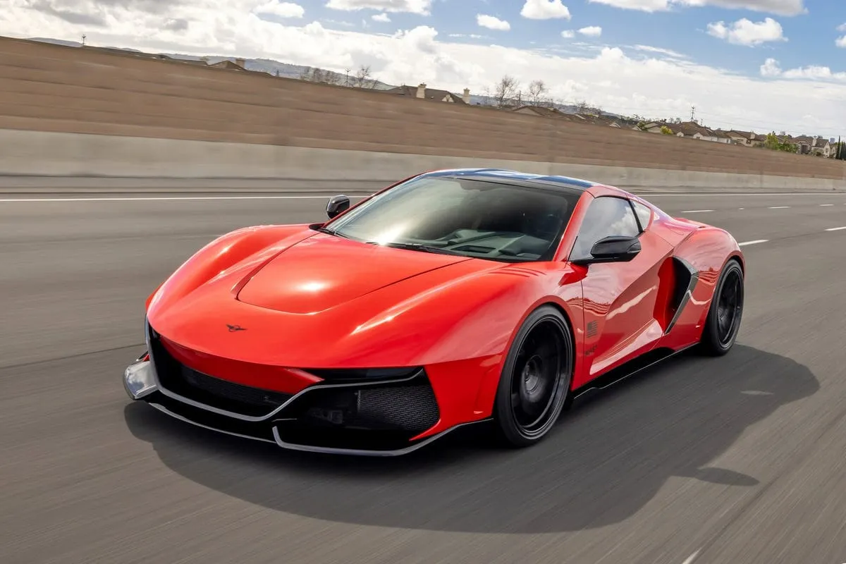 Naujas „Rezvani Beast”: anglies pluošto kėbulas, 1000 AG V8, šarvai ir šnipų daikčiukai
