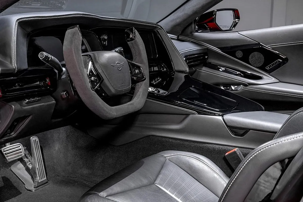 Naujas „Rezvani Beast”: anglies pluošto kėbulas, 1000 AG V8, šarvai ir šnipų daikčiukai