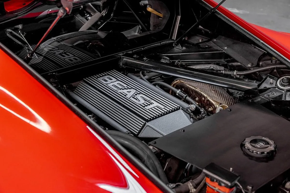 Naujas „Rezvani Beast”: anglies pluošto kėbulas, 1000 AG V8, šarvai ir šnipų daikčiukai