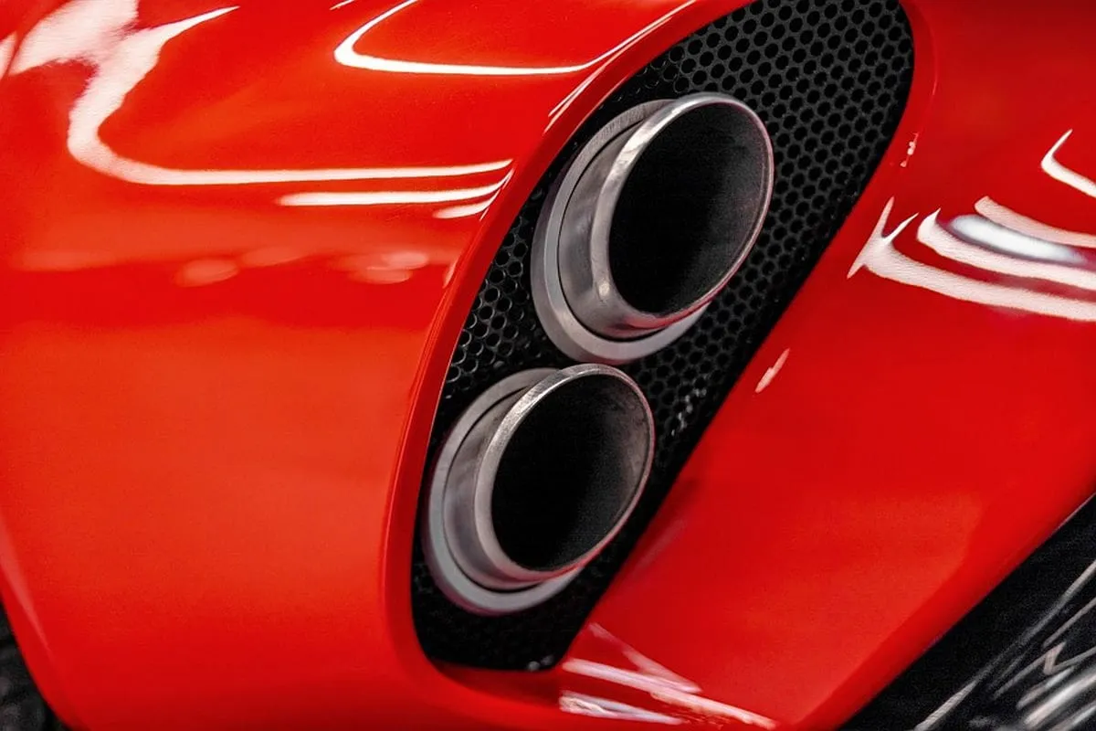 Naujas „Rezvani Beast”: anglies pluošto kėbulas, 1000 AG V8, šarvai ir šnipų daikčiukai