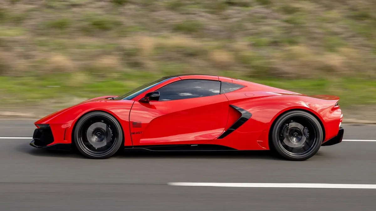 Naujas „Rezvani Beast”: anglies pluošto kėbulas, 1000 AG V8, šarvai ir šnipų daikčiukai
