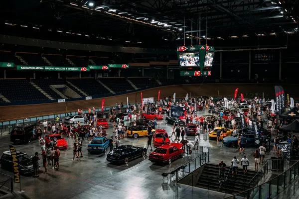 Automobilių entuziastų susitikimas rado naujus namus - šiemet kelsis į pajūrį.