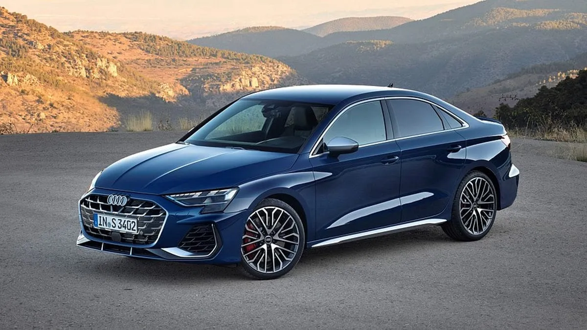 Atnaujinta „Audi S3”: daugiau galios, RS 3 visų varančiųjų ratų pavara ir pakeista važiuoklė
